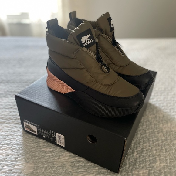 Sorel Shoes - NWT Sorel Out N About puffy zip shoes